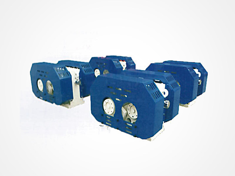 座式自同步稀油激振器