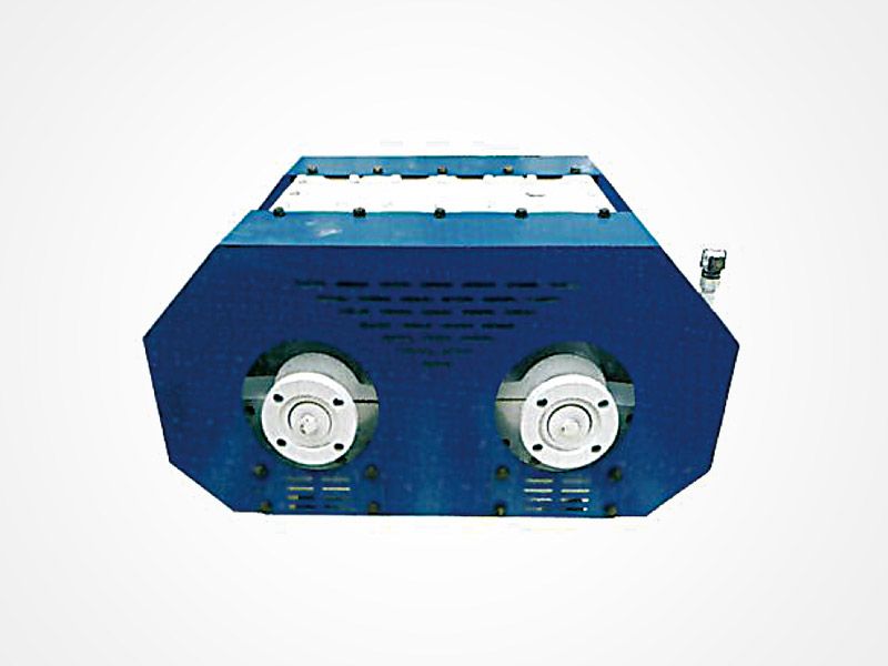 座式自同步稀油激振器